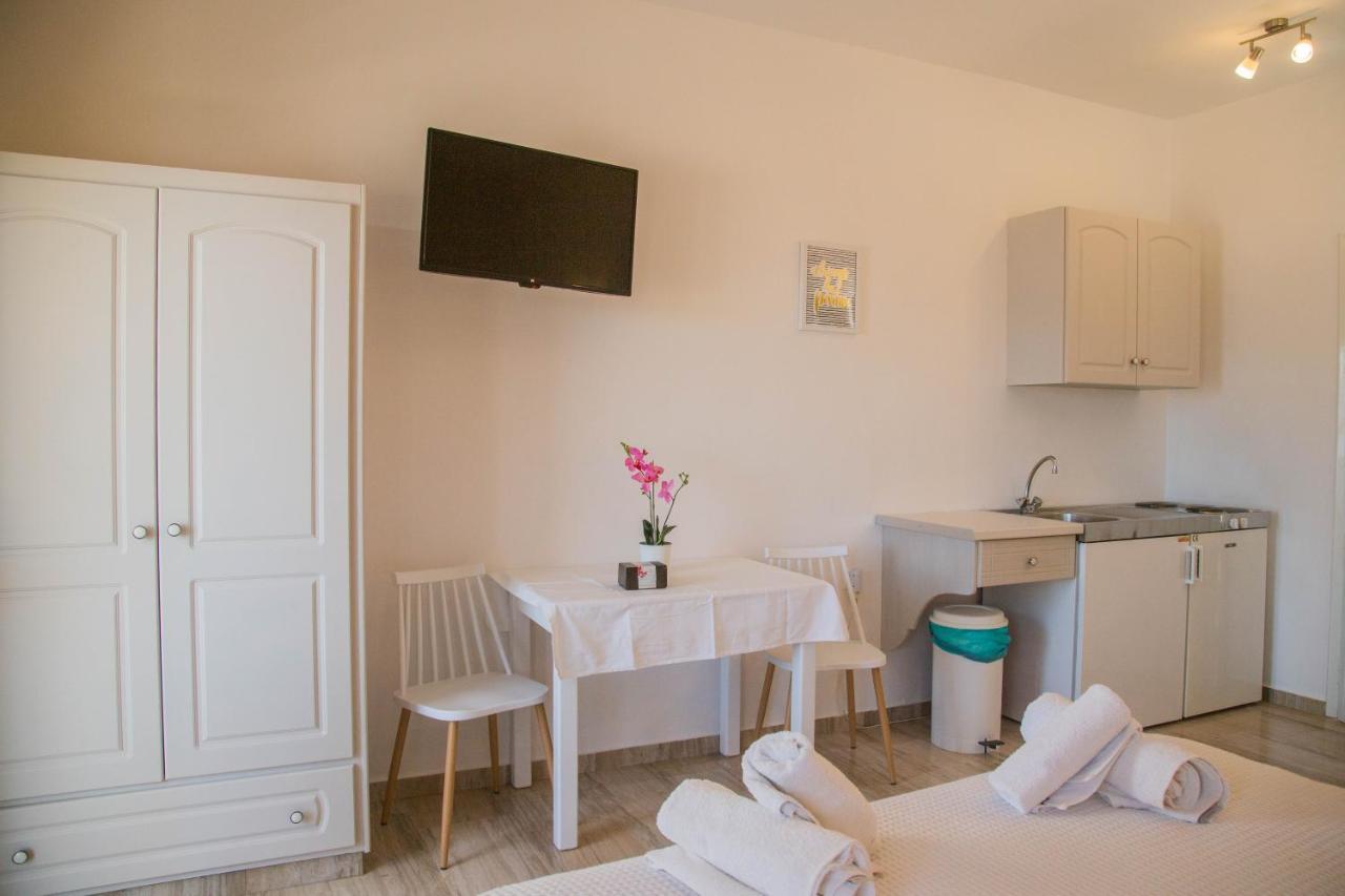 Theodora Rooms Poros Town Exterior foto